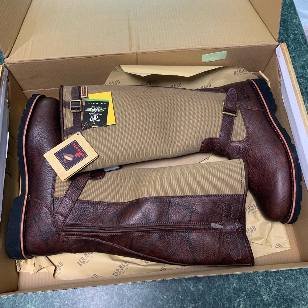 New in box snack boots